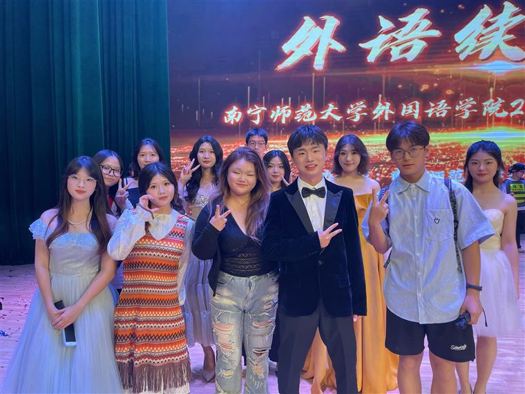 毕业晚会声乐组合照