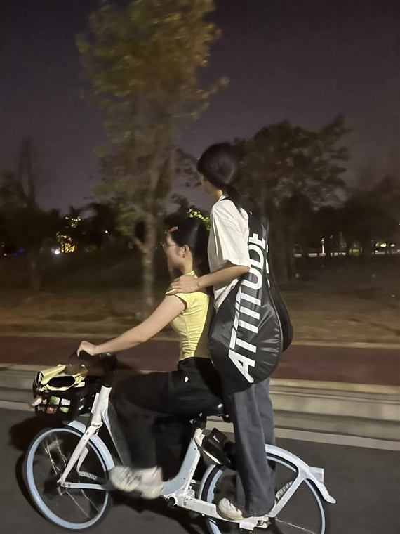 夜晚骑车
